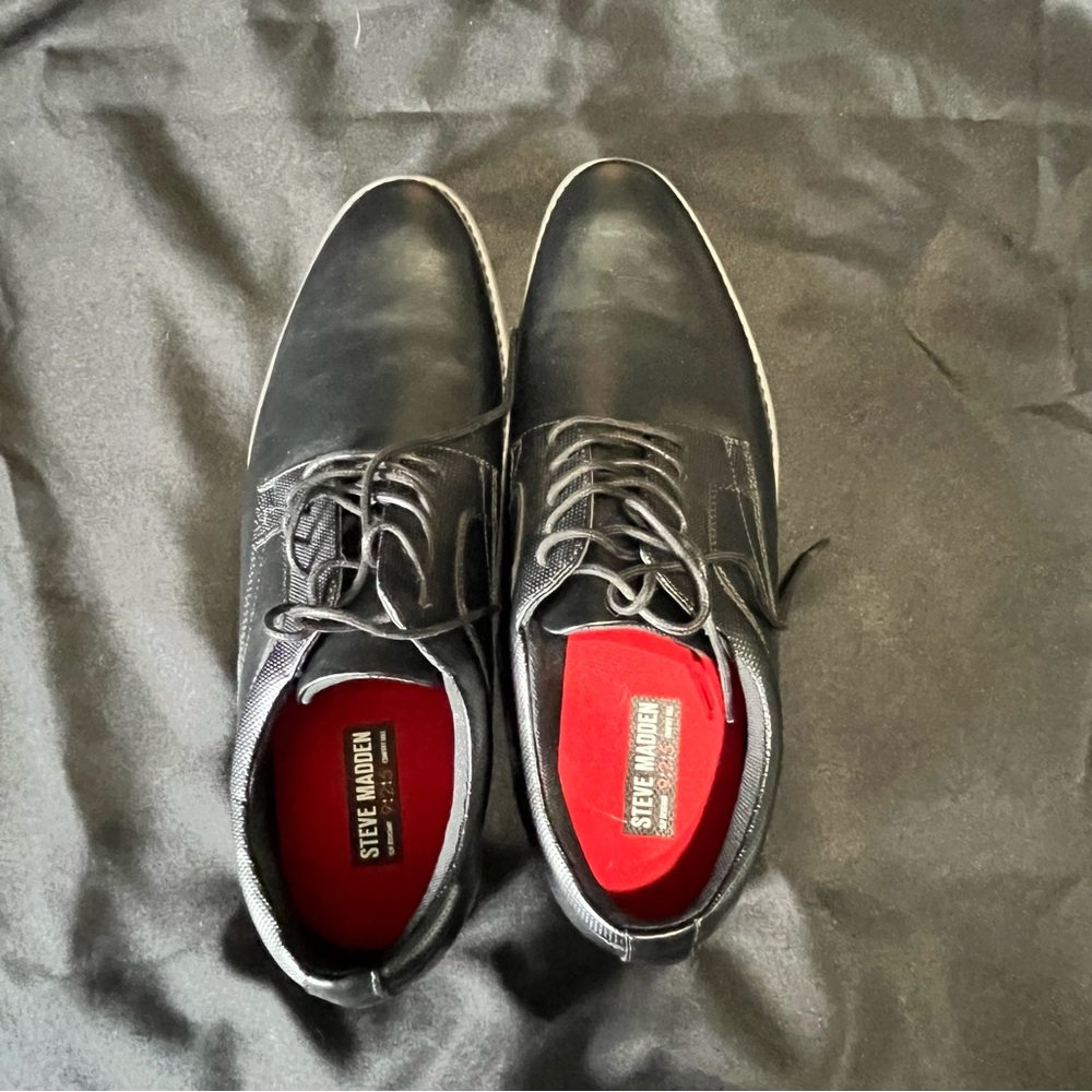 Steve Madden Black Oxford Shoes Sleek Leather Design